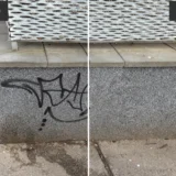 Laserové čištění graffiti z marmolit omítky – stav před a po zásahu